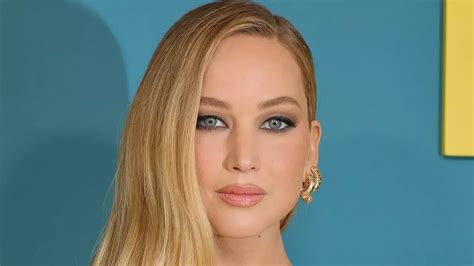 jennifer lawrencenude|Jennifer Lawrence stuns fans by getting NAKED in X